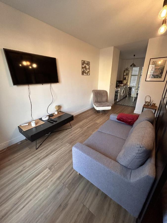 Le Verlaine, Studio En Centre Ville A Deux Minutes Des Plages Ментона Екстериор снимка