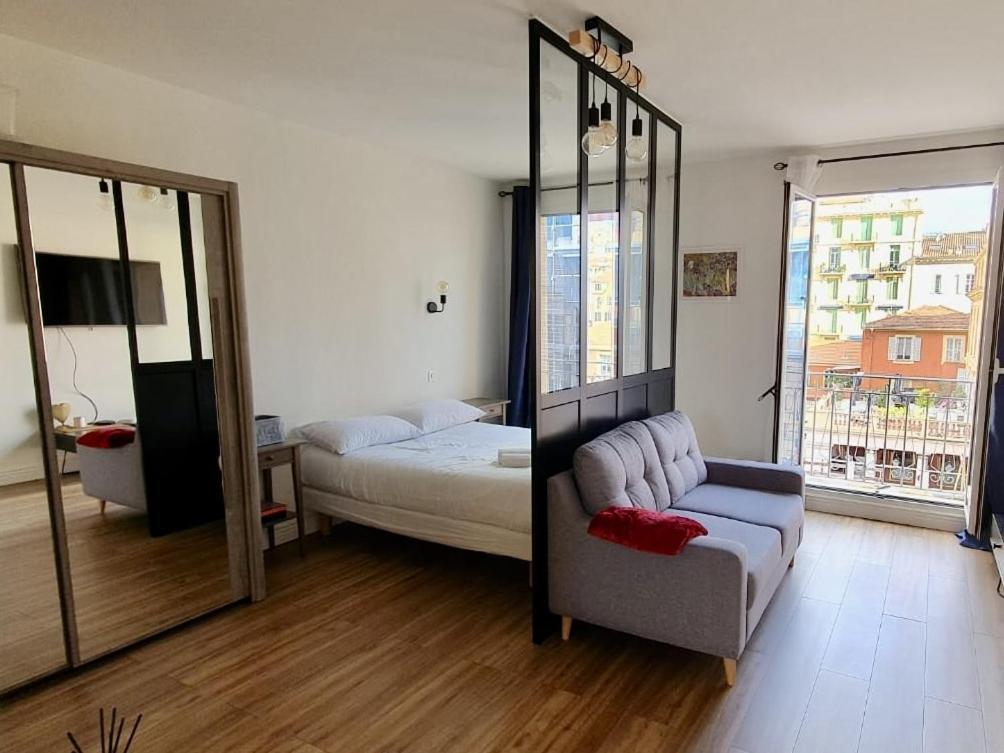 Le Verlaine, Studio En Centre Ville A Deux Minutes Des Plages Ментона Стая снимка
