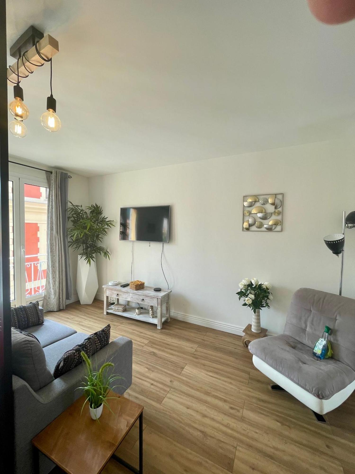 Le Verlaine, Studio En Centre Ville A Deux Minutes Des Plages Ментона Екстериор снимка